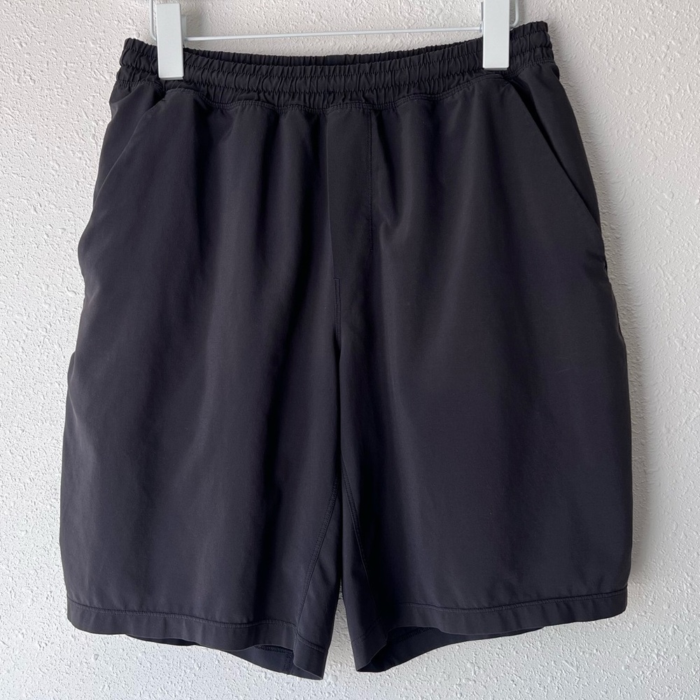 Lululemon Pace Breaker Short 9"
Size Medium Black